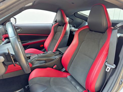 Used 2025 Nissan Z Performance w/ Floor Mat Package RWD image 36