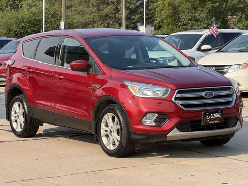 Used 2017 Ford Escape SE FWD image 2