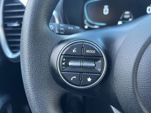 Used 2025 Kia Soul LX w/ LX Technology Package image 16