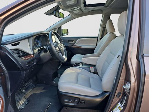 Used 2020 Toyota Sienna Limited AWD/4WD image 20