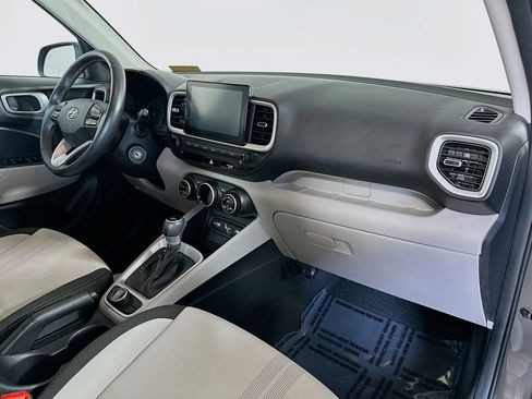 Used 2022 Hyundai Venue SEL image 27