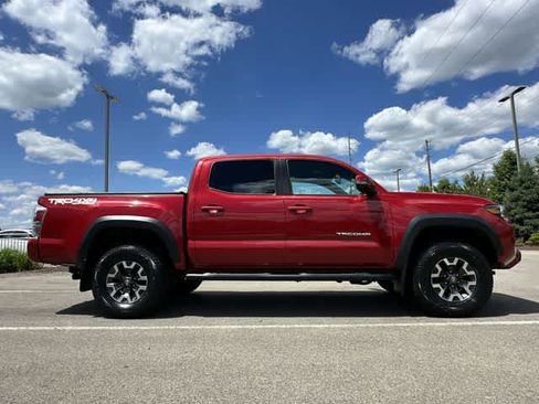Used 2021 Toyota Tacoma TRD Off-Road w/ Technology Package AWD/4WD image 3