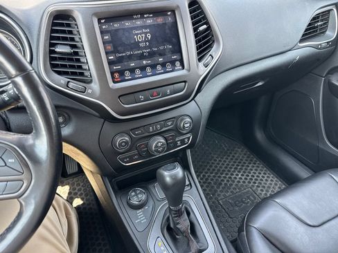 Used 2021 Jeep Cherokee Trailhawk AWD/4WD image 14
