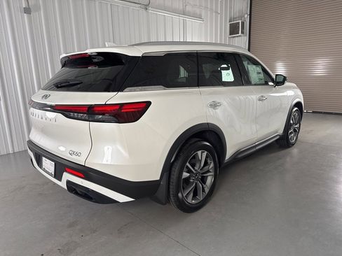 Certified 2025 INFINITI QX60 Luxe w/ Vision Package image 5