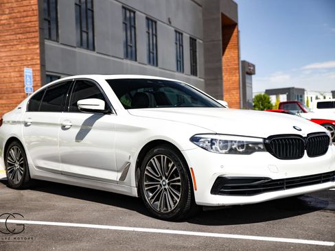 Used 2019 BMW 530e xDrive w/ Convenience Package AWD/4WD image 18