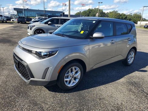 Used 2023 Kia Soul LX w/ Option Group 015 image 2