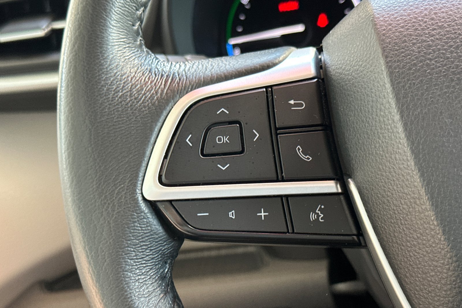 Certified 2024 Toyota Sienna XLE FWD image 28