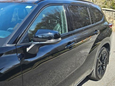 Used 2024 Toyota Highlander XSE FWD image 23