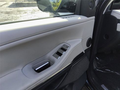 New 2026 Lincoln Navigator L Reserve AWD/4WD image 16