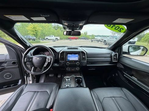 Used 2018 Ford Expedition Limited w/ Equipment Group 302A AWD/4WD image 11