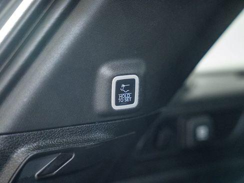 Used 2025 Jeep Grand Cherokee Limited w/ Luxury Tech Group II image 12