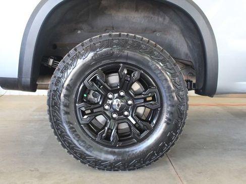 Used 2023 Chevrolet Silverado 1500 ZR2 w/ Technology Package AWD/4WD image 27
