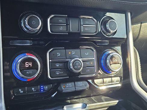 Used 2021 GMC Yukon Denali image 28