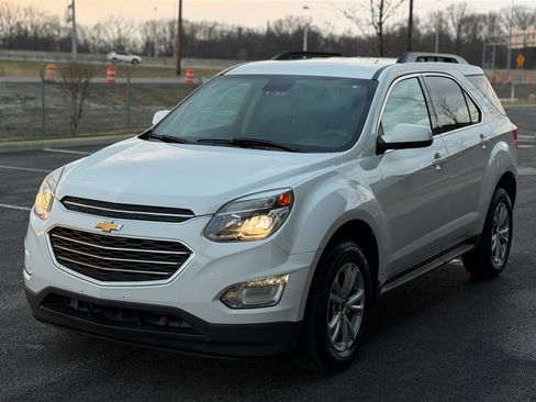 Used 2017 Chevrolet Equinox LT image 4