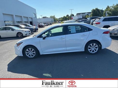 Used 2023 Toyota Corolla LE w/ Carpet Mat Package (TMS) FWD image 16