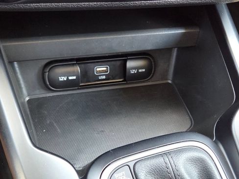 Used 2025 Kia Soul LX FWD image 27