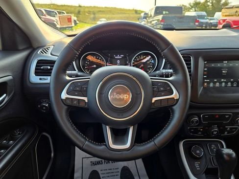 Used 2019 Jeep Compass Latitude w/ Cold Weather Group AWD/4WD image 18