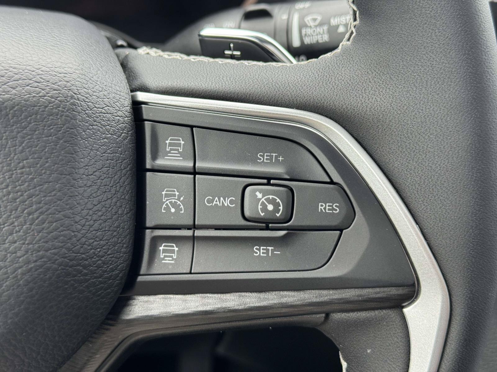 Used 2025 Jeep Grand Cherokee Altitude AWD/4WD image 22