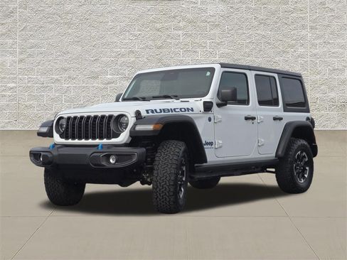 Used 2025 Jeep Wrangler Unlimited Rubicon 4xe w/ Convenience Group AWD/4WD image 3