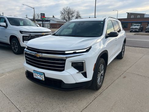 Used 2025 Chevrolet Traverse LT w/ LPO, Floor Liner Package AWD/4WD image 2