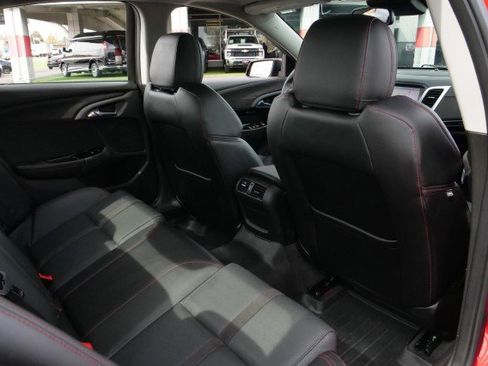 Used 2015 Chevrolet SS / 6.2L V8 / Sunroof / Heated & image 27