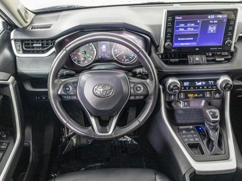 Used 2022 Toyota RAV4 XLE Premium image 27