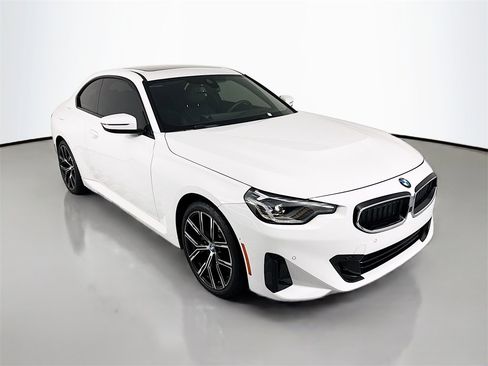 Used 2023 BMW 230i xDrive Coupe w/ Premium Package image 7