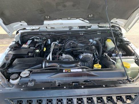 Used 2015 Jeep Wrangler Sahara w/ Connectivity Group AWD/4WD image 36
