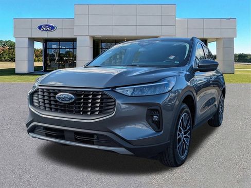 Certified 2025 Ford Escape SE image 8