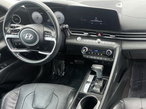 Used 2023 Hyundai Elantra Limited w/ Preferred Accessory Package FWD image 11