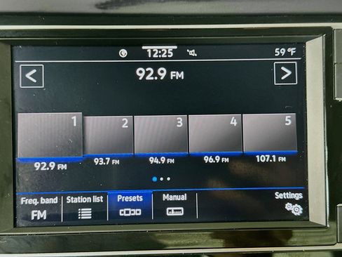 Used 2024 Volkswagen Jetta SE image 21