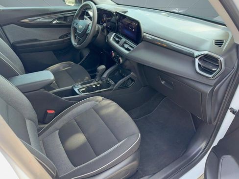 Used 2025 Chevrolet TrailBlazer LS w/ LS Convenience Package FWD image 31