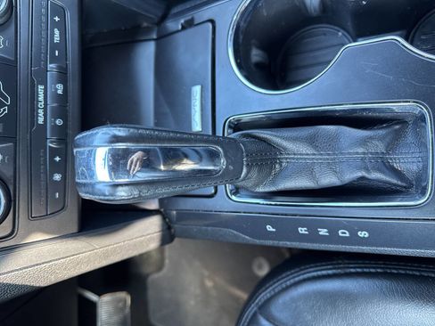 Used 2017 Ford Explorer XLT FWD image 16