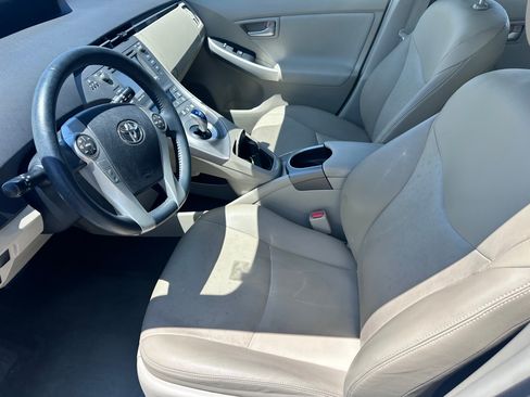 Used 2015 Toyota Prius Four w/ Preferred Accessory Package FWD image 5