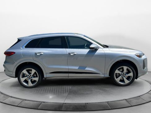 Used 2025 Audi Q5 Premium Plus w/ Premium Plus AWD/4WD image 8