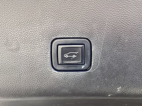 Used 2021 Chevrolet Traverse RS AWD/4WD image 24