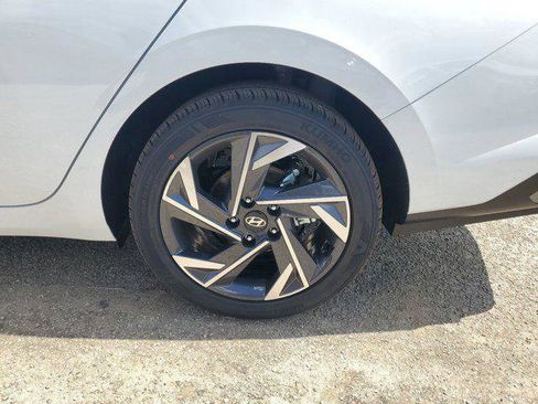 New 2025 Hyundai Elantra SEL image 5