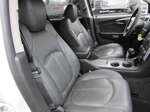 Used 2012 Chevrolet Traverse LT image 5
