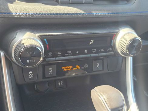 Used 2019 Toyota RAV4 XSE w/ Carpet Mat Package AWD/4WD image 30