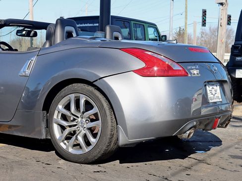 Used 2013 Nissan 370Z Touring image 13