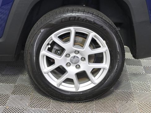 Used 2019 Jeep Renegade Latitude w/ Cold Weather Group AWD/4WD image 20