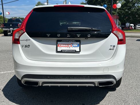 Used 2018 Volvo V60 T5 Cross Country w/ Convenience Package image 8