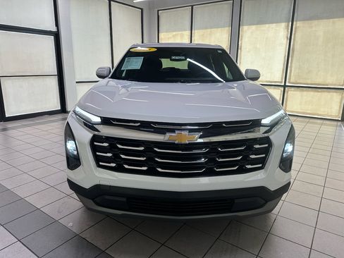 Used 2025 Chevrolet Equinox LT AWD/4WD image 12