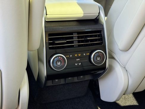 Used 2023 Land Rover Range Rover SE image 35