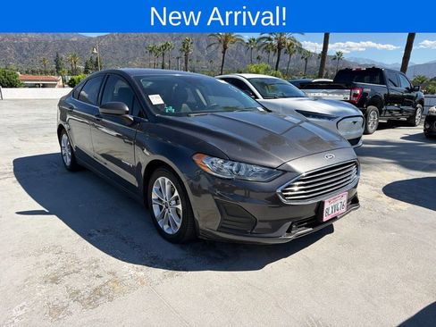 Used 2019 Ford Fusion SE FWD image 1