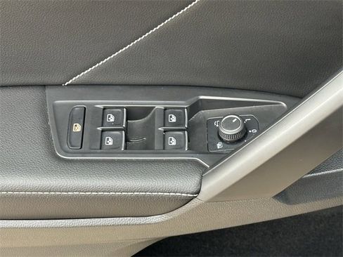 Used 2022 Volkswagen Tiguan SEL R-Line image 30