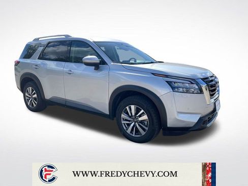 Used 2025 Nissan Pathfinder SL AWD/4WD image 7