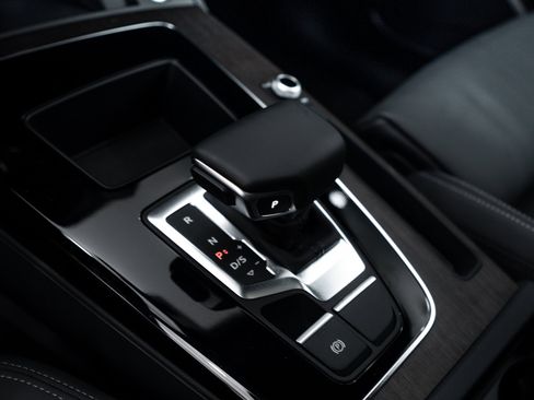 Certified 2025 Audi Q5 2.0T Premium image 11