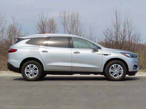 Used 2020 Buick Enclave Essence w/ Sound and Sites Package image 2