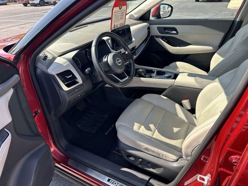 Used 2022 Nissan Rogue SL w/ SL Premium Package image 10